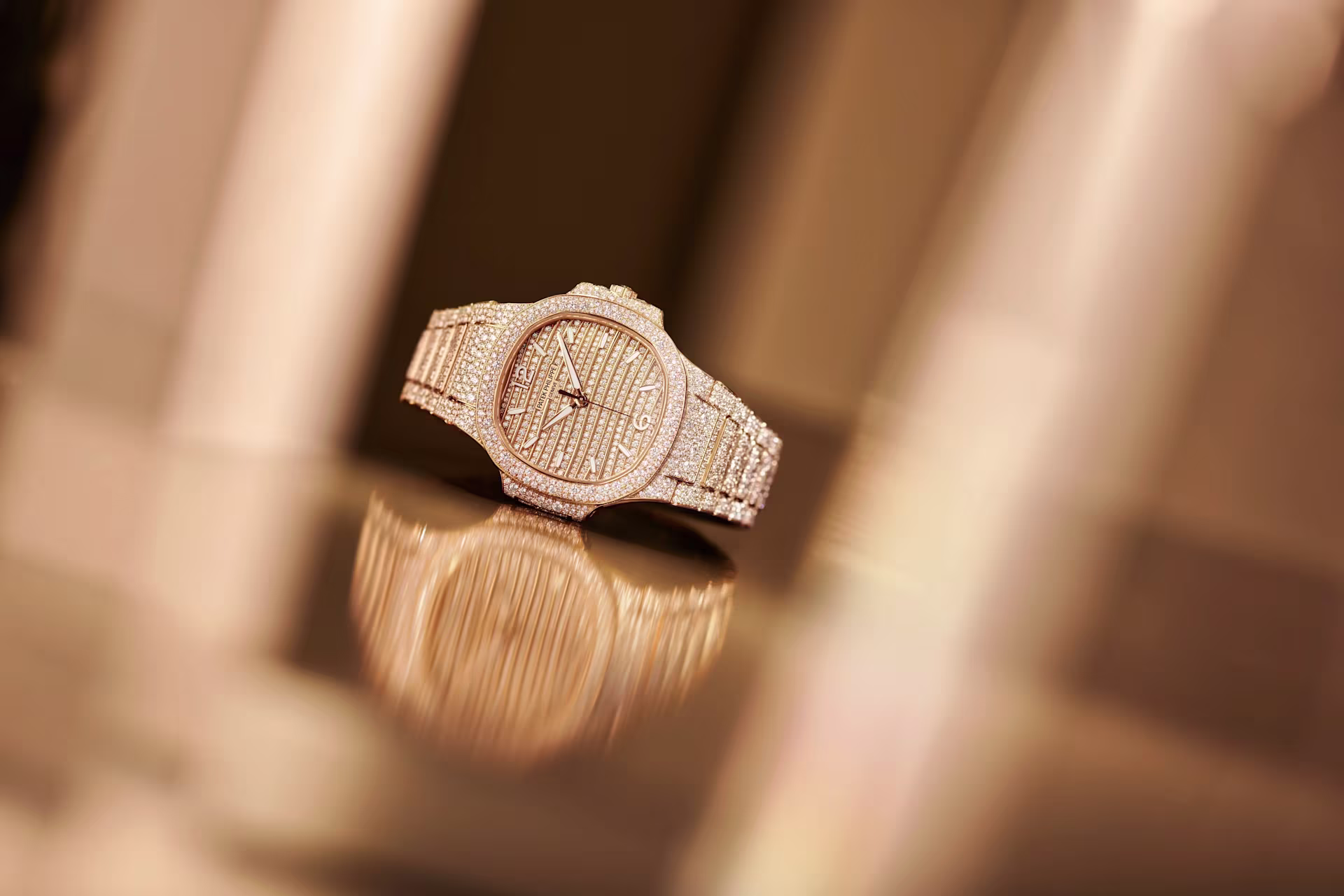 Patek Philippe Ladies' Nautilus. Haute Joaillerie. — sfeerbeeld