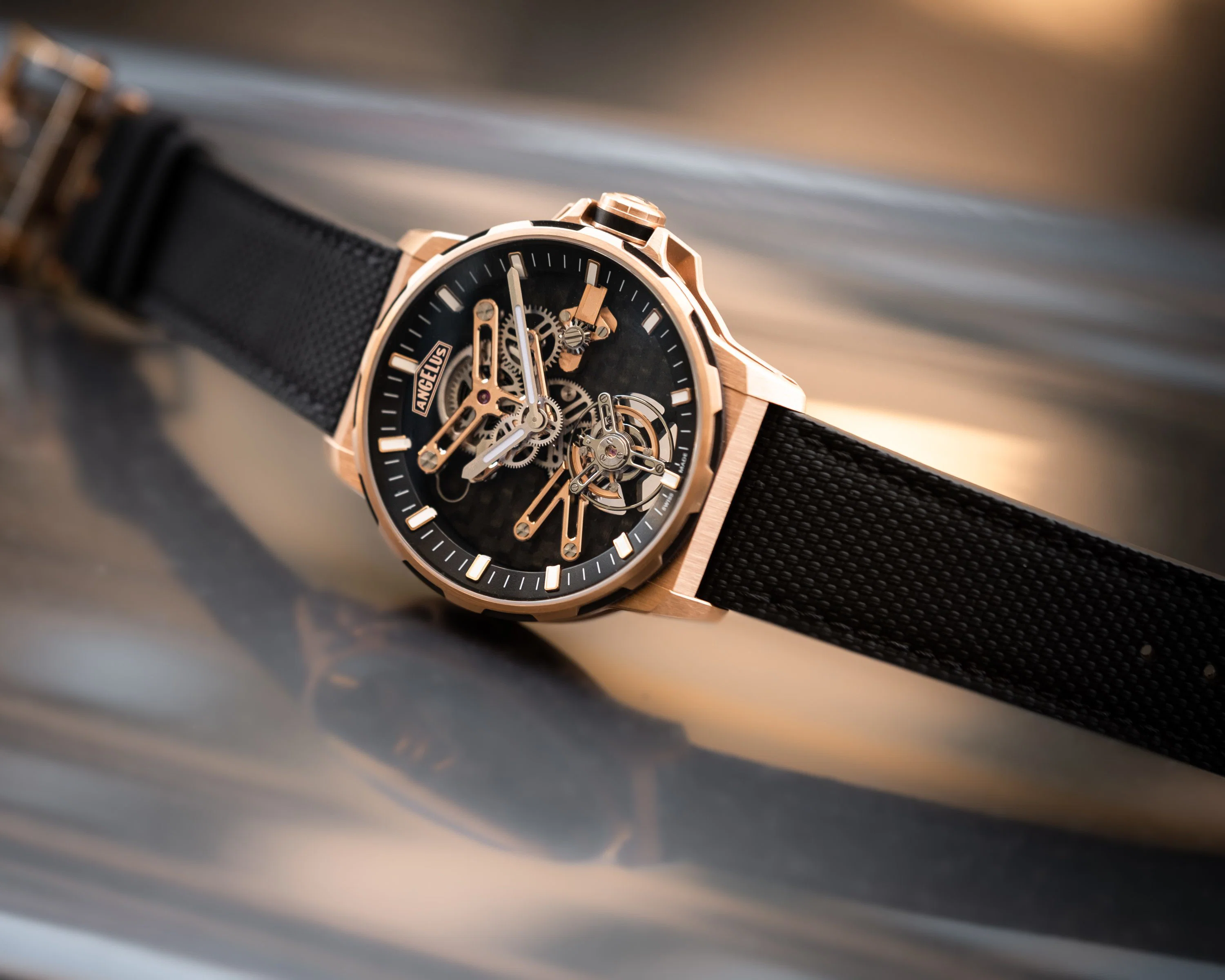 Angelus Gold & Carbon Flying Tourbillon (Limited Edition) — sfeerbeeld