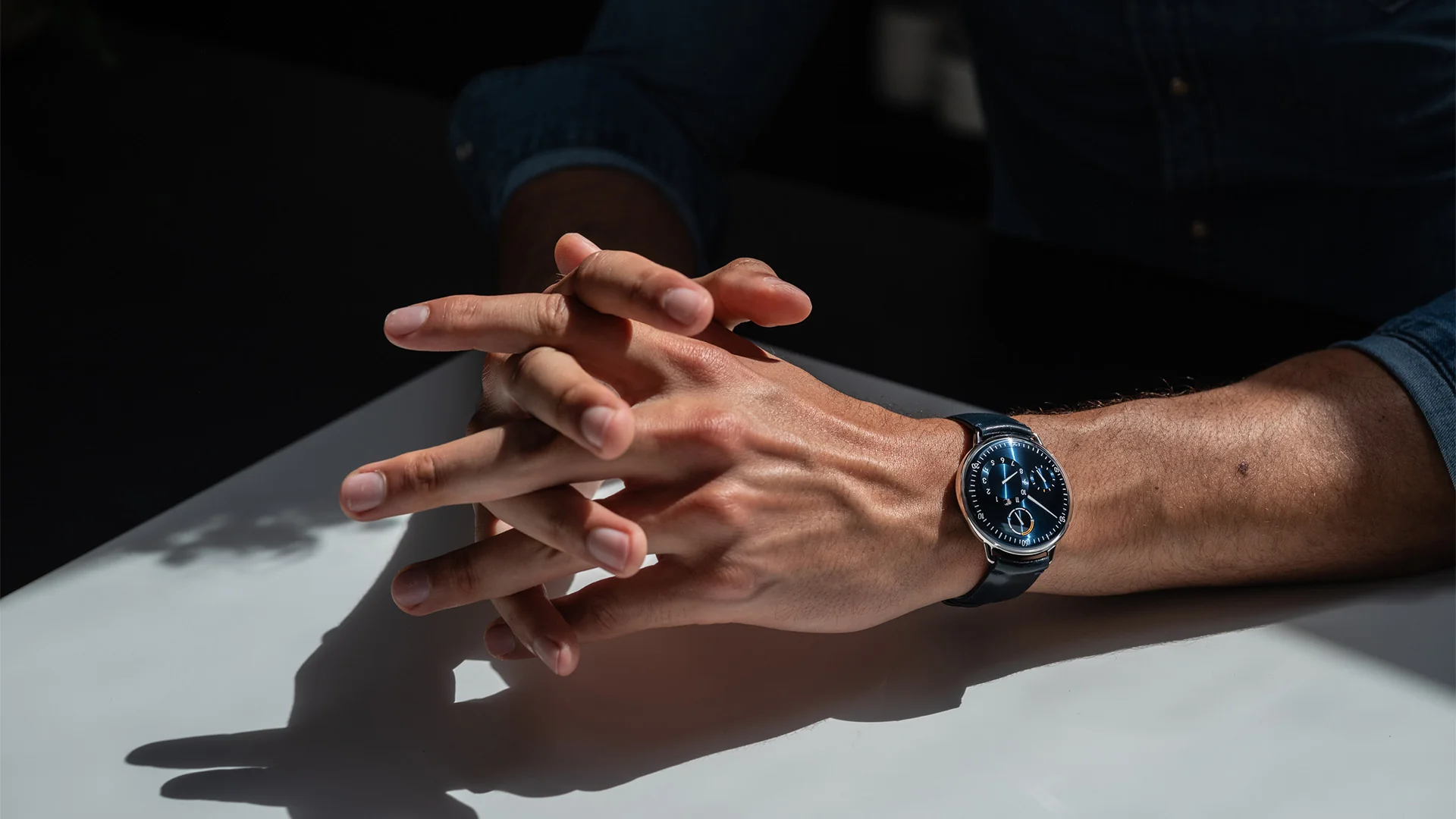Ressence Type 1° Round Night Blue — sfeerbeeld